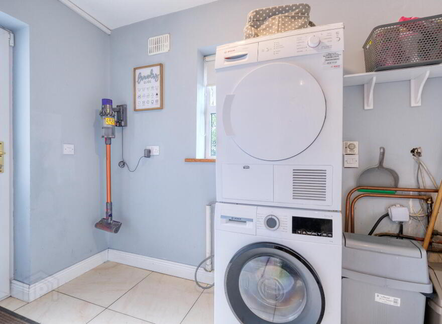 2 Saint John's, Ballinalee, N39W276