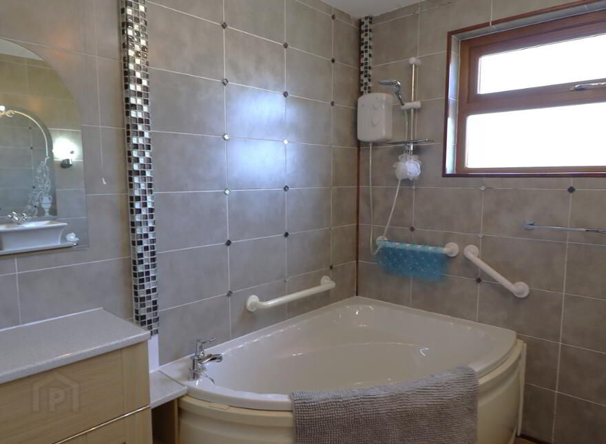 5 Carragheen Drive, Main Street, Annalong, BT34 4TG