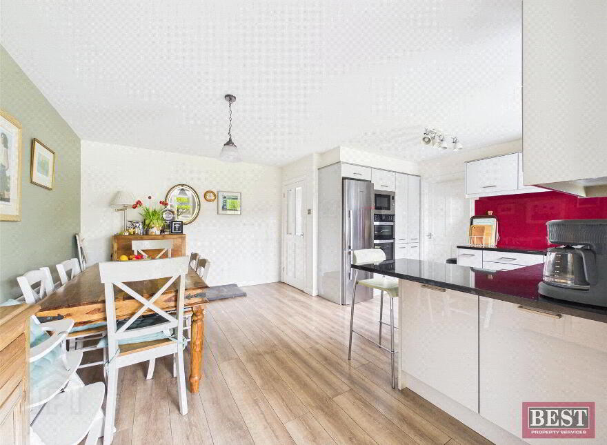 10 Ardaveen Avenue, Newry, BT35 8UJ