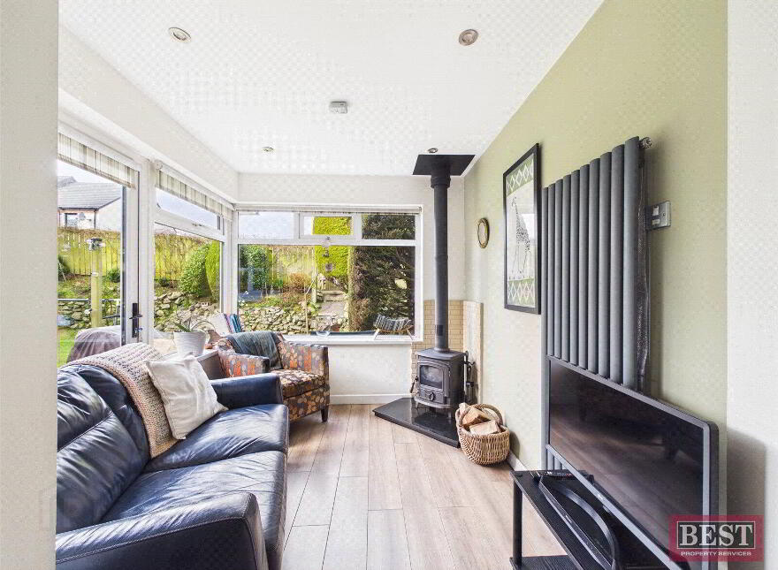 10 Ardaveen Avenue, Newry, BT35 8UJ