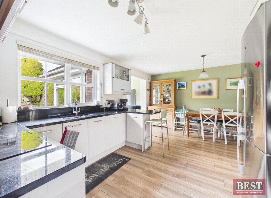10 Ardaveen Avenue, Newry, BT35 8UJ
