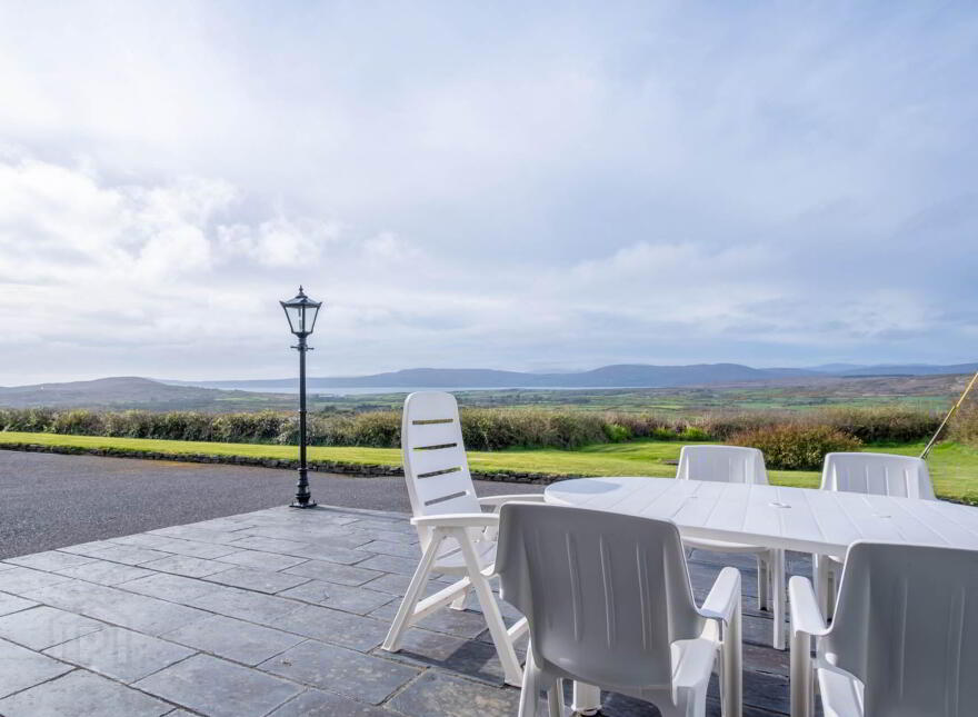 `dúnmánas`, Arderrawinny, Schull, P81EY82