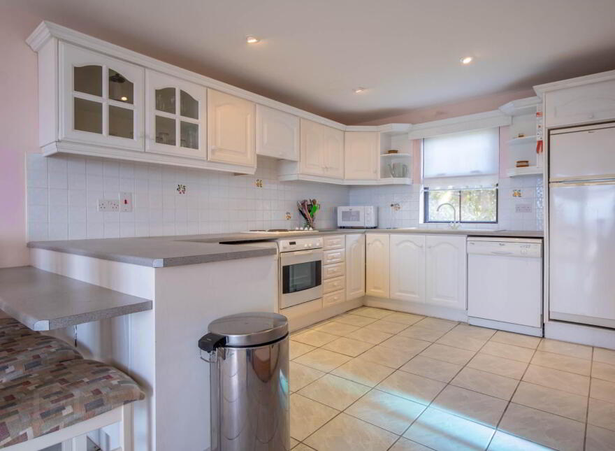 `dúnmánas`, Arderrawinny, Schull, P81EY82