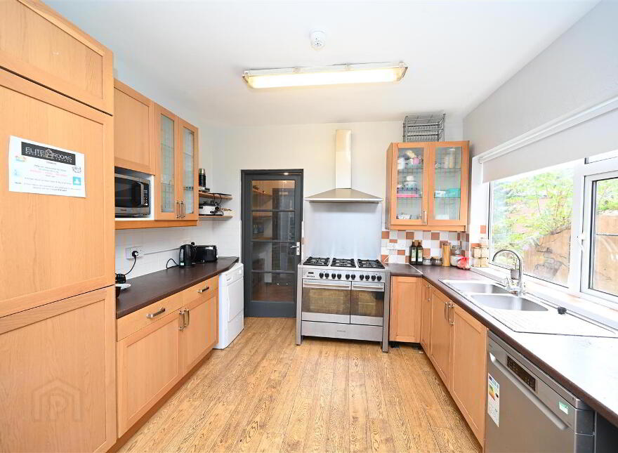 Room 3, 9 Eglantine Avenue, Belfast, BT9 6DW
