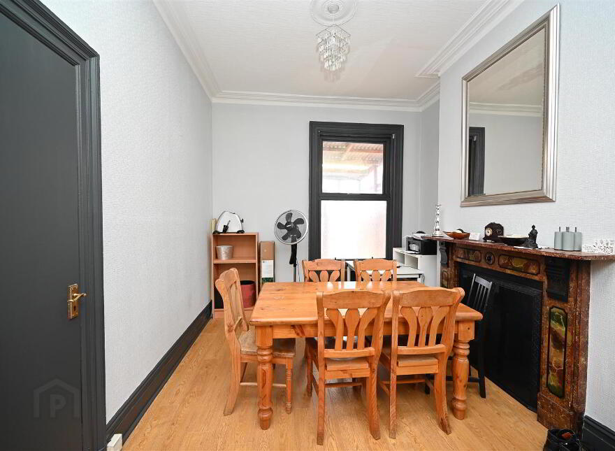 Room 3, 9 Eglantine Avenue, Belfast, BT9 6DW