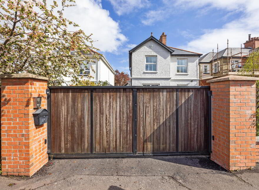 24 Balmoral Avenue, Malone Road, Belfast, BT9 6NW
