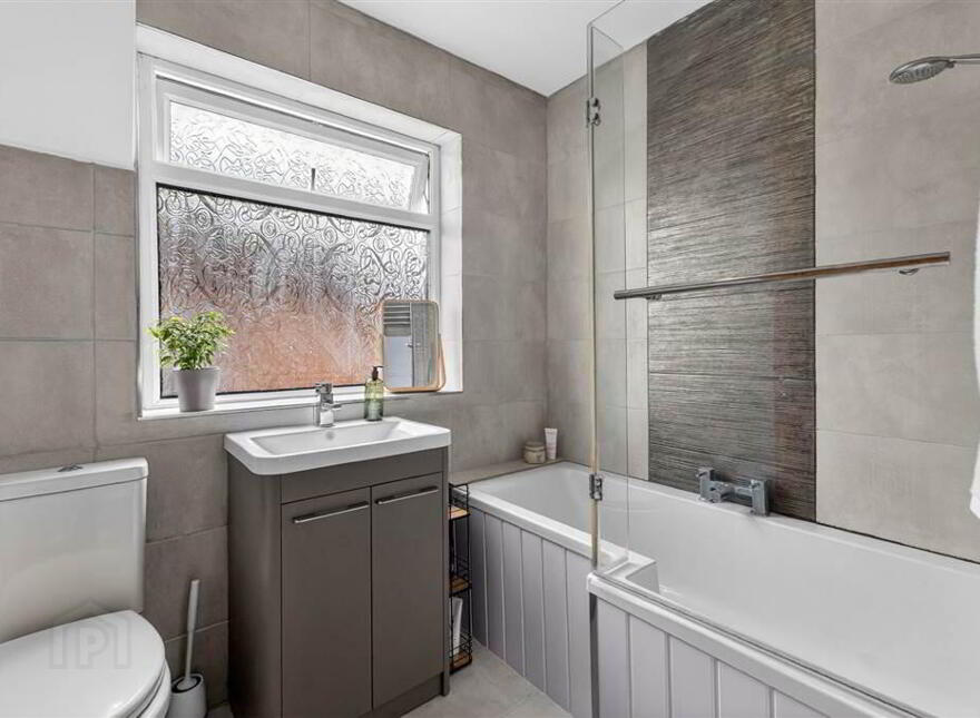 12 Coolsara Park, Magheralave Road, Lisburn, BT28 3BG