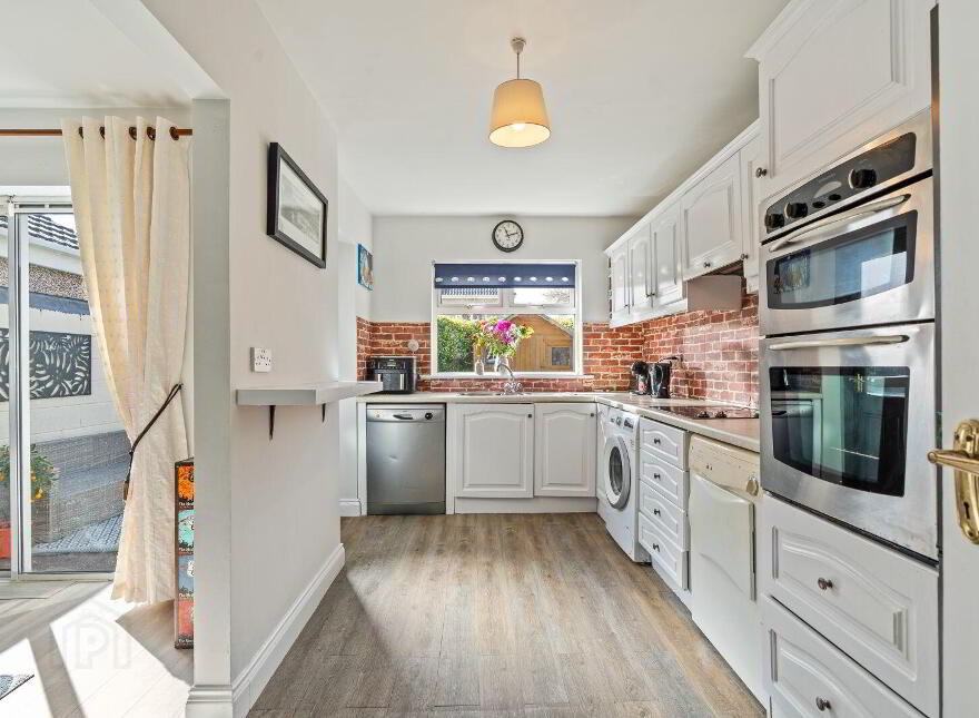 48 West Avenue, Park Gate, Frankfield, T12N5EV