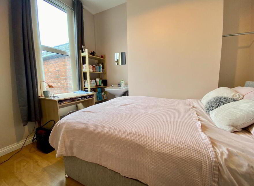 14 Stranmillis Gardens, Belfast, BT9 5AS