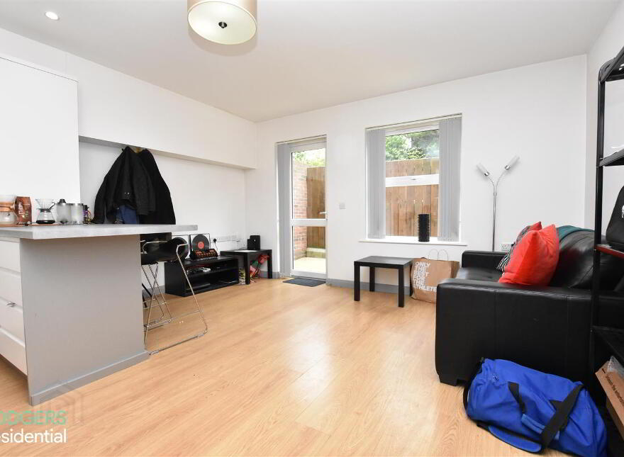 Apt 2, 104 Eglantine Avenue, Belfast, BT9 6EU