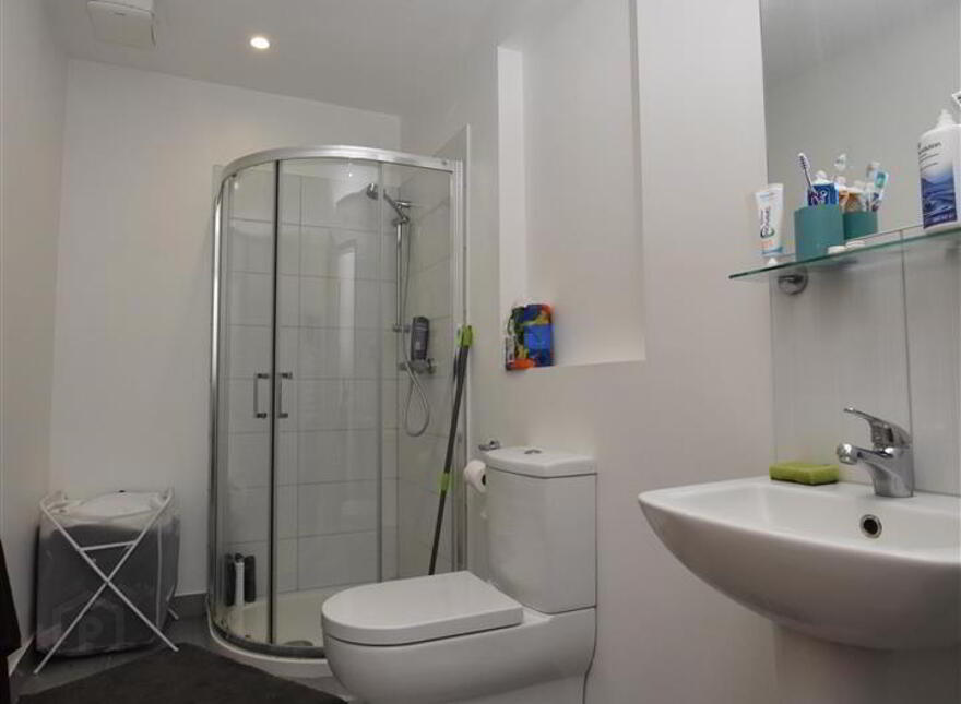 Apt 2, 104 Eglantine Avenue, Belfast, BT9 6EU