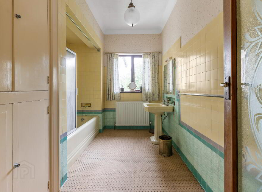 14 Tullyglass Park, Ballymena, BT42 1HH