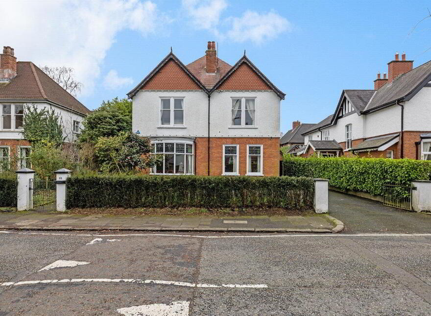 66 Myrtlefield Park, Belfast, BT9 6NG