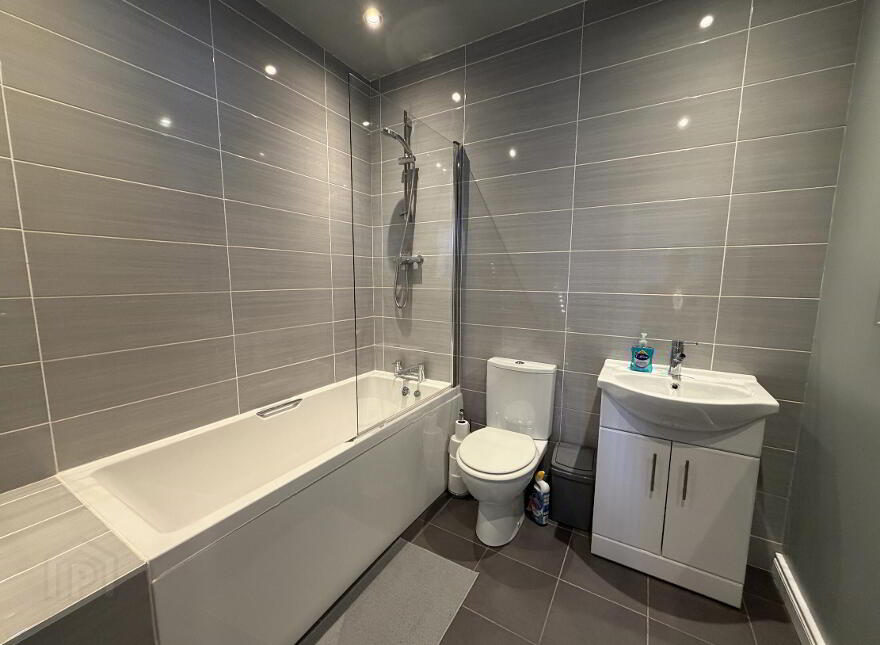 Apt 6 Bracken Lodge, 95 Kings Road, Belfast, BT5 7BU
