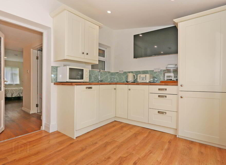 3 Saint James Court, Ennis Road, V940H28