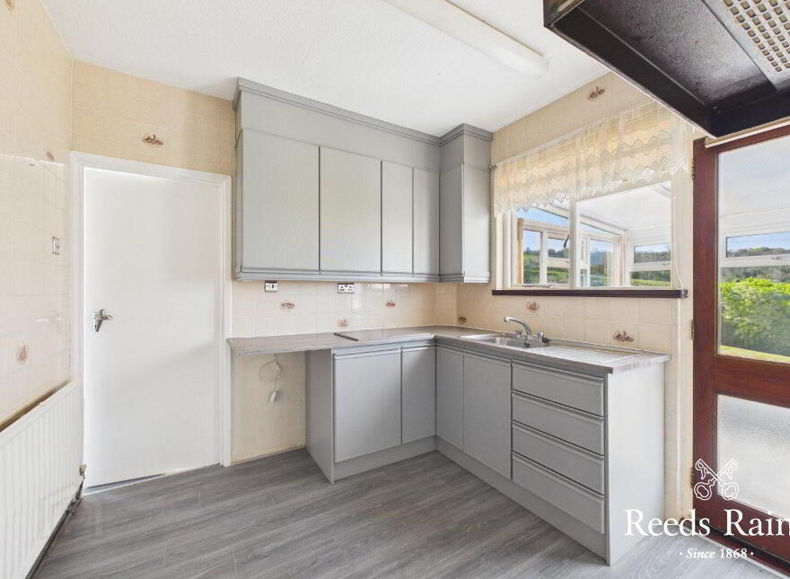 7 Raw Brae Road, Whitehead, Carrickfergus, BT38 9TE