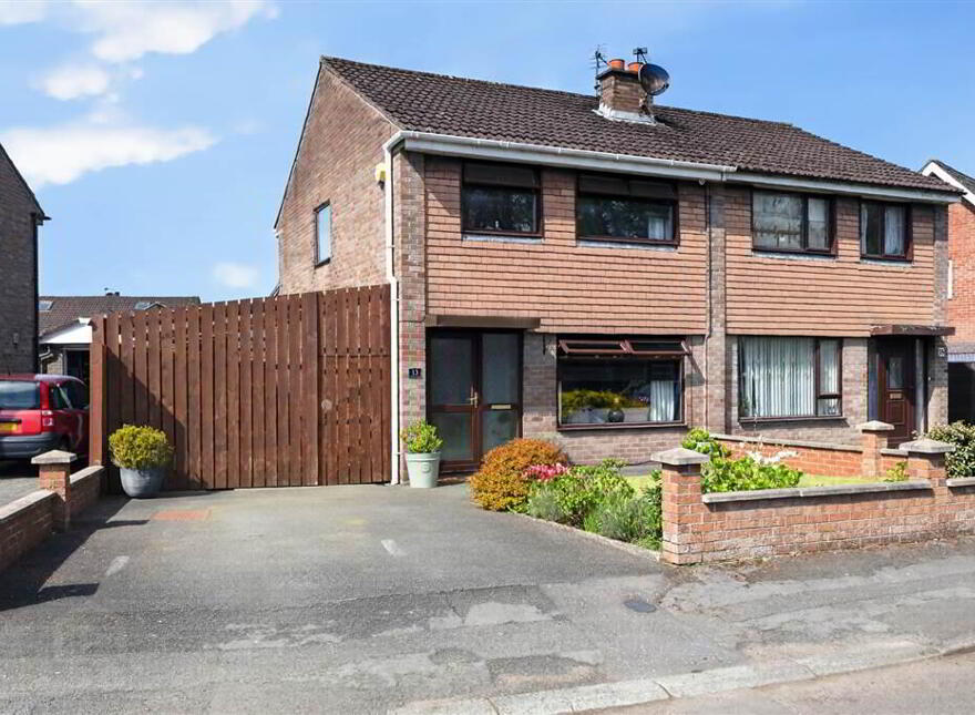 13 Woodview Crescent, Woodland Park, Lisburn, BT28 1LF