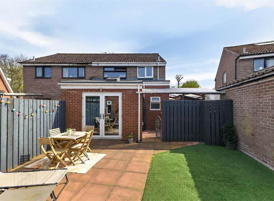 13 Woodview Crescent, Woodland Park, Lisburn, BT28 1LF