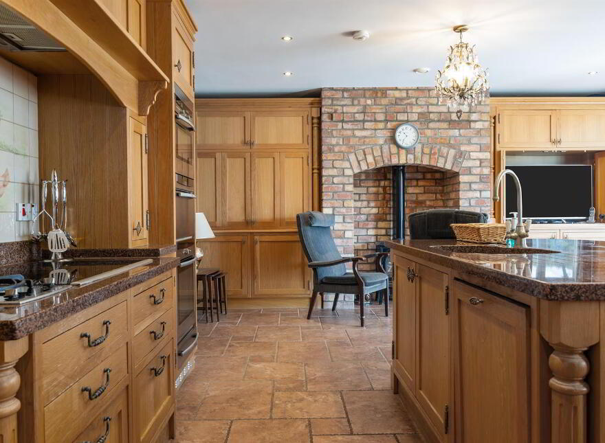Tullyhubbert House, 80 Hillsborough Road, Tower Lane, Moneyreagh, Newtownards, BT23 6AY
