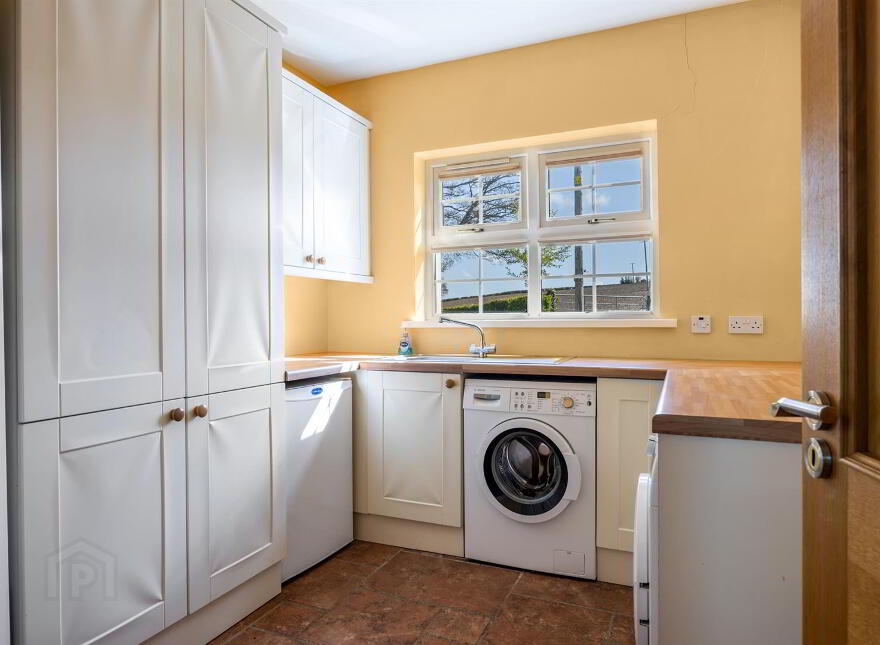 Tullyhubbert House, 80 Hillsborough Road, Tower Lane, Moneyreagh, Newtownards, BT23 6AY