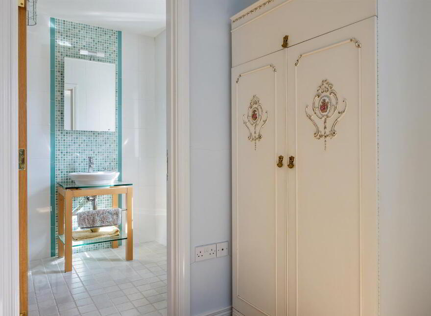 Tullyhubbert House, 80 Hillsborough Road, Tower Lane, Moneyreagh, Newtownards, BT23 6AY