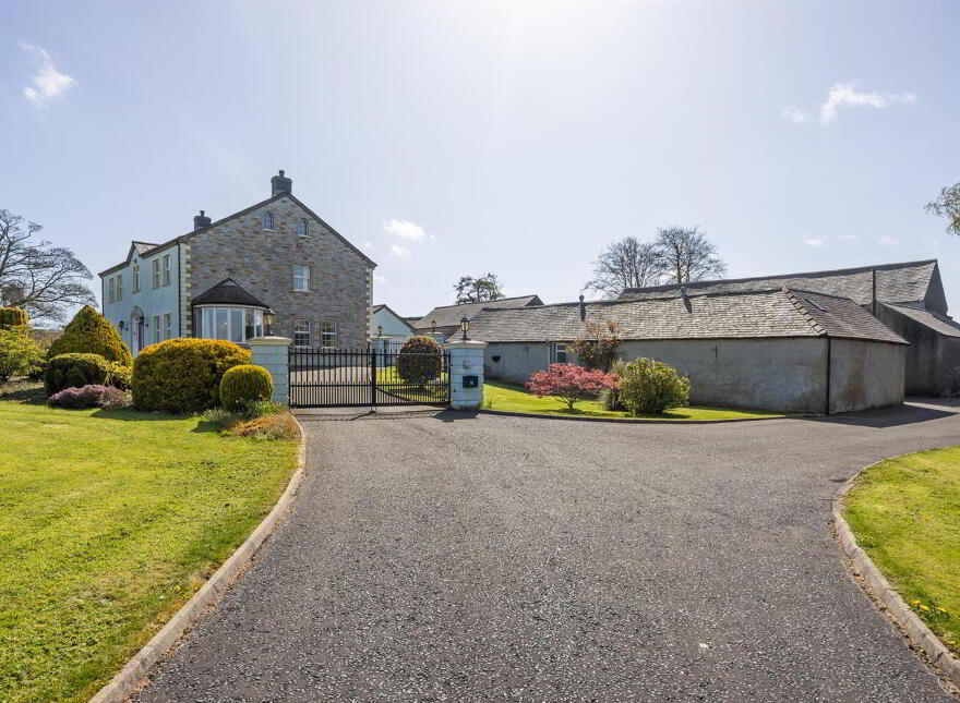 Tullyhubbert House, 80 Hillsborough Road, Tower Lane, Moneyreagh, Newtownards, BT23 6AY