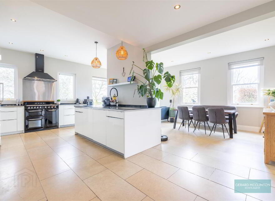 21 Lisdoonan Road, Carryduff, Belfast, BT8 8AR