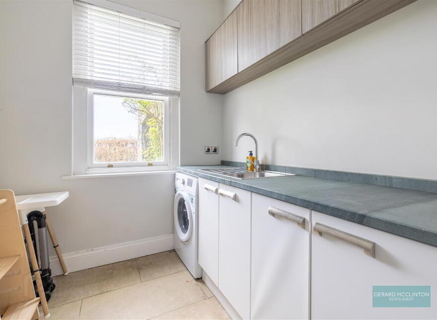 21 Lisdoonan Road, Carryduff, Belfast, BT8 8AR