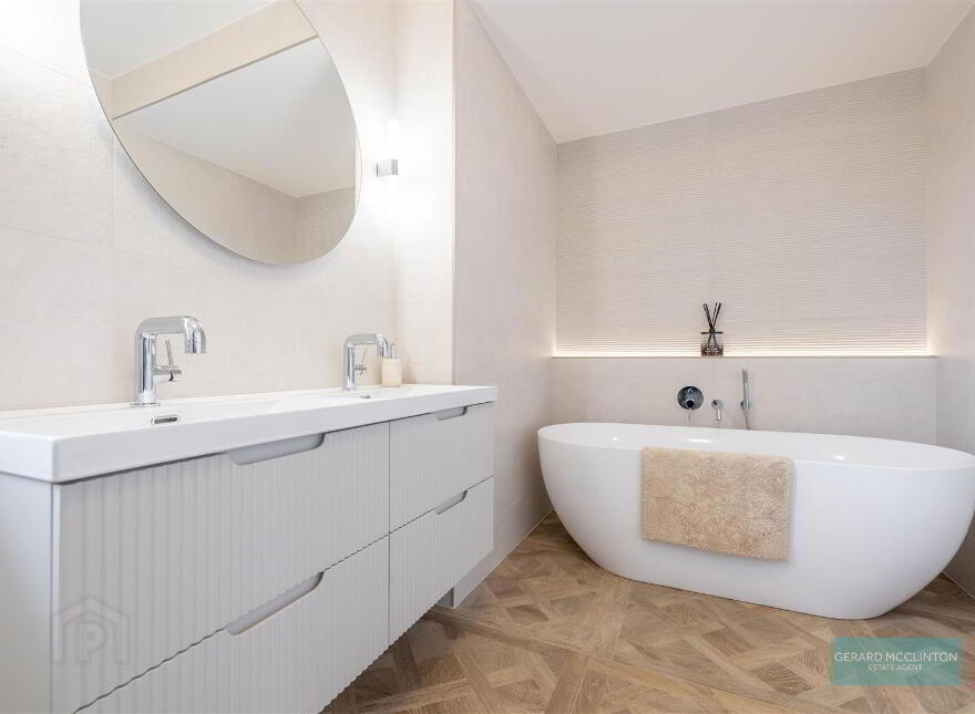 21 Lisdoonan Road, Carryduff, Belfast, BT8 8AR