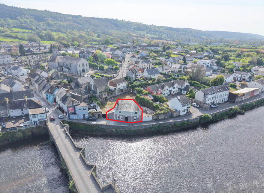 Old Bridge House- The Weir, South Quay, Carrickbeg, Carrick-On-Suir, E32X339