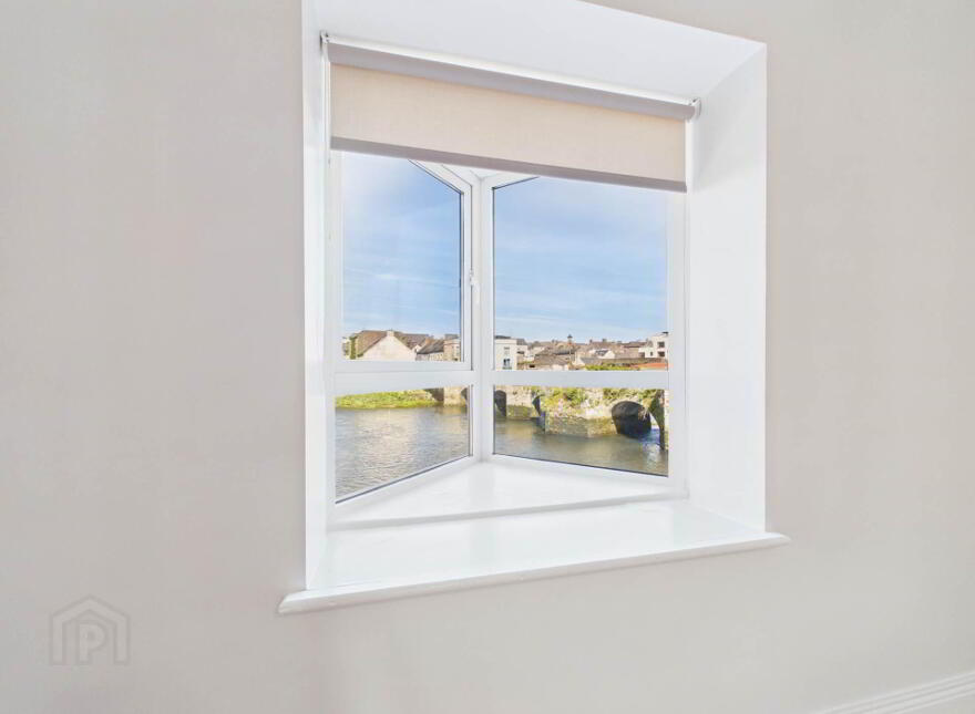 Old Bridge House- The Weir, South Quay, Carrickbeg, Carrick-On-Suir, E32X339