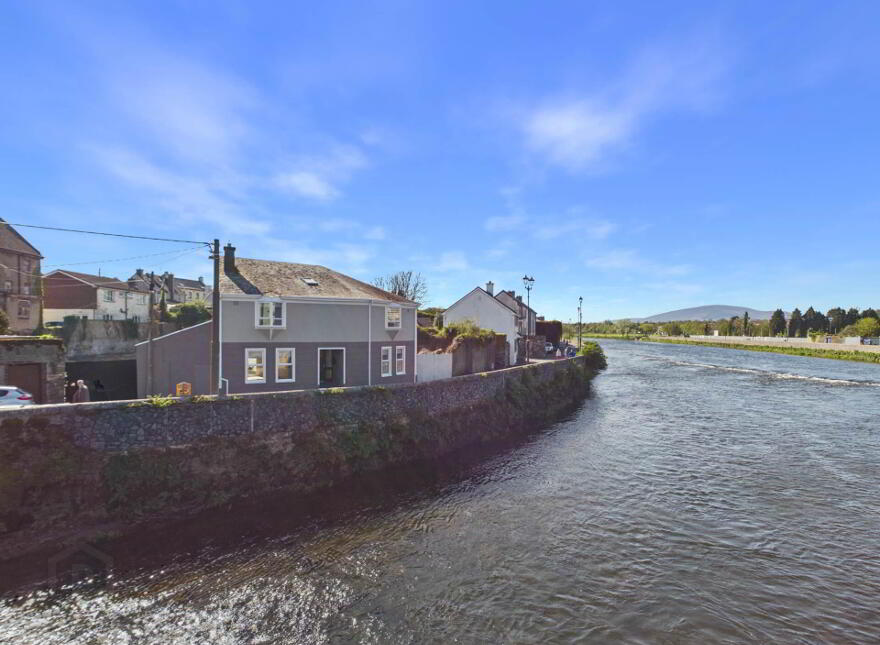 Old Bridge House- The Weir, South Quay, Carrickbeg, Carrick-On-Suir, E32X339
