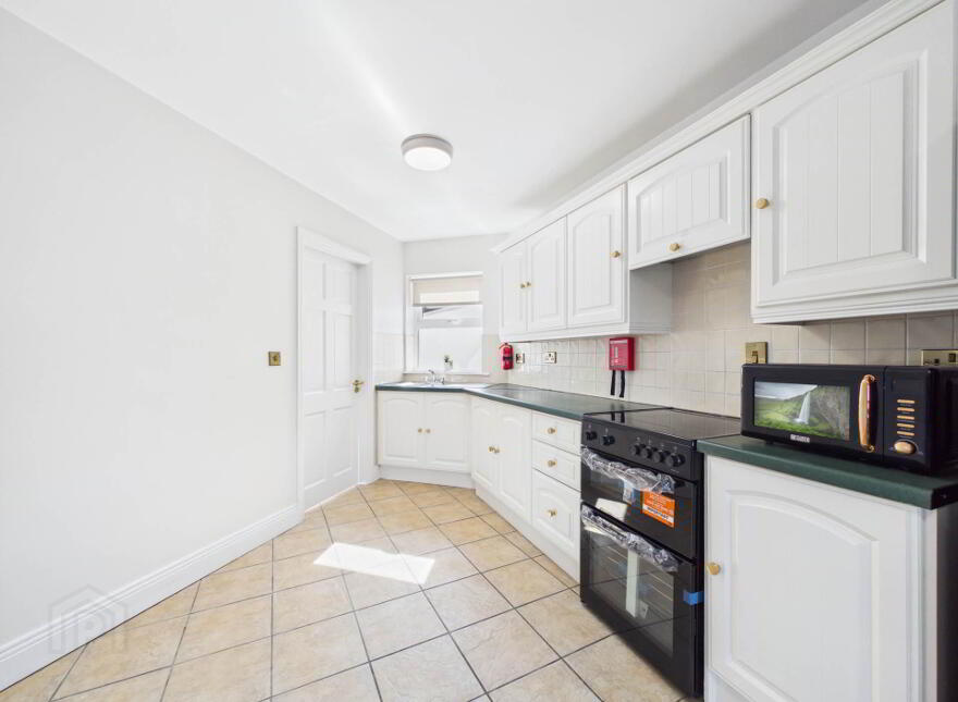 Old Bridge House- The Weir, South Quay, Carrickbeg, Carrick-On-Suir, E32X339