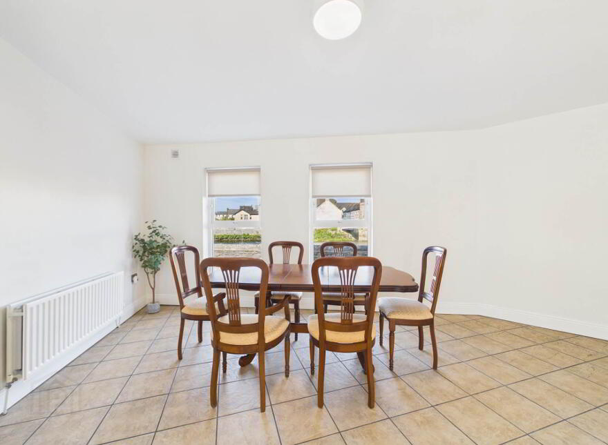 Old Bridge House- The Weir, South Quay, Carrickbeg, Carrick-On-Suir, E32X339