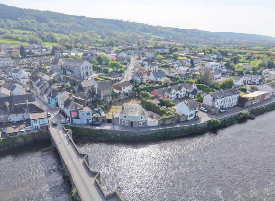 Old Bridge House- The Weir, South Quay, Carrickbeg, Carrick-On-Suir, E32X339
