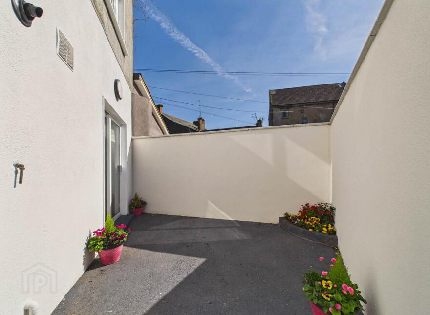 Old Bridge House- The Weir, South Quay, Carrickbeg, Carrick-On-Suir, E32X339