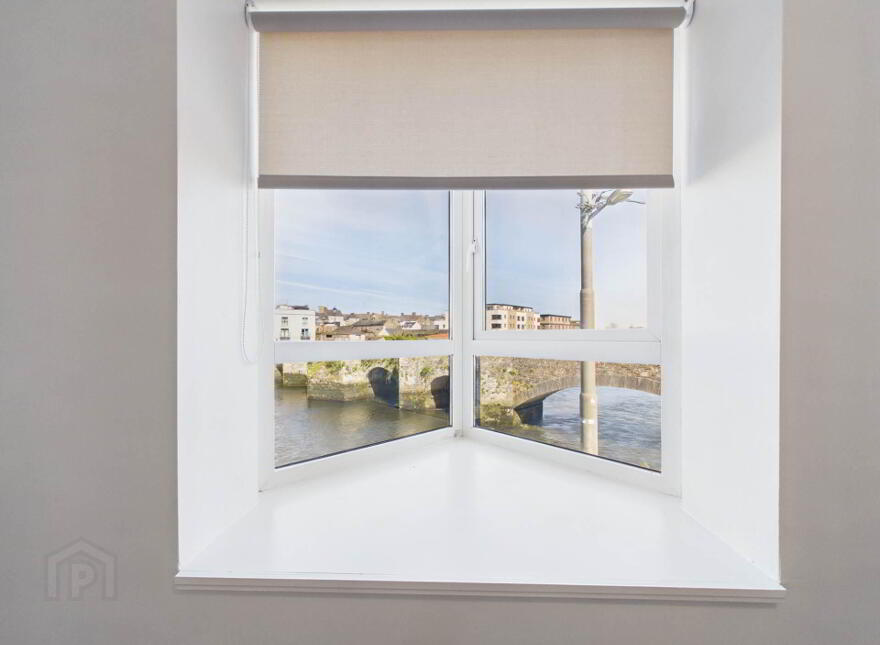 Old Bridge House- The Weir, South Quay, Carrickbeg, Carrick-On-Suir, E32X339