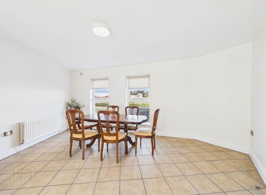 Old Bridge House- The Weir, South Quay, Carrickbeg, Carrick-On-Suir, E32X339