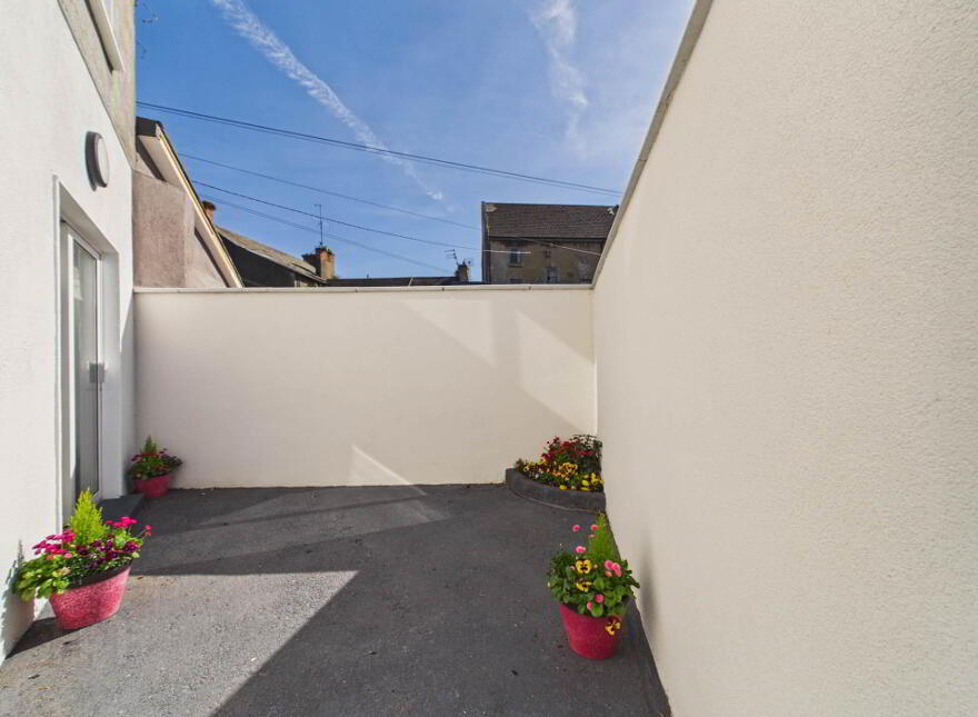 Old Bridge House- The Weir, South Quay, Carrickbeg, Carrick-On-Suir, E32X339