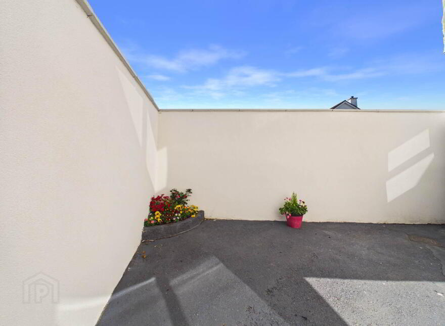 Old Bridge House- The Weir, South Quay, Carrickbeg, Carrick-On-Suir, E32X339