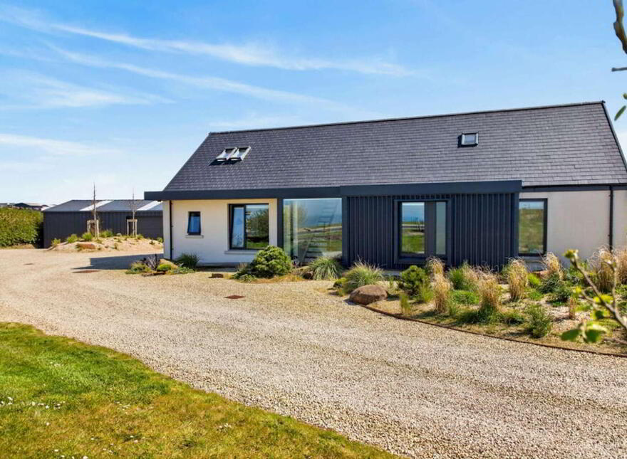 Ballylinny House, 5 Causeway Road, Bushmills, BT57 8SU