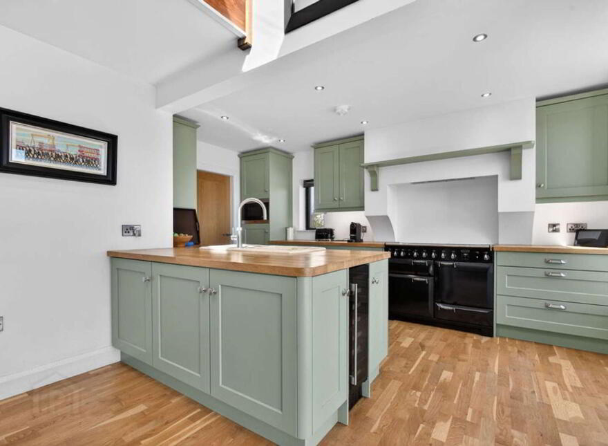 Ballylinny House, 5 Causeway Road, Bushmills, BT57 8SU