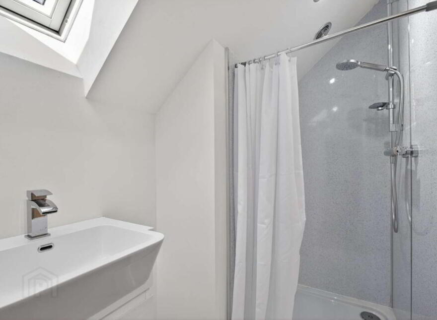 Ballylinny House, 5 Causeway Road, Bushmills, BT57 8SU