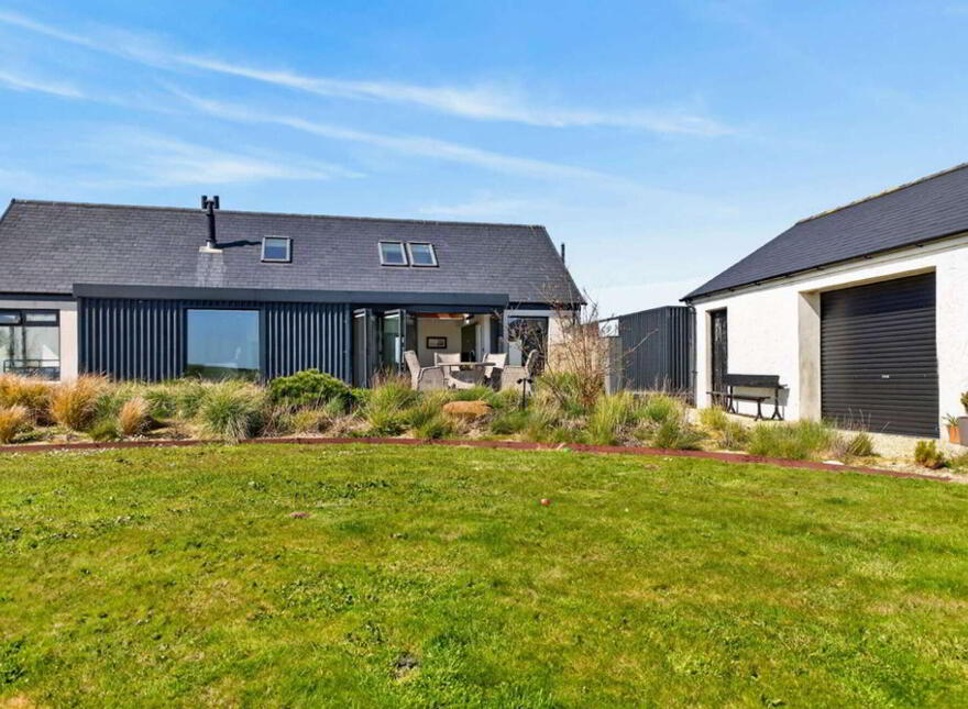 Ballylinny House, 5 Causeway Road, Bushmills, BT57 8SU