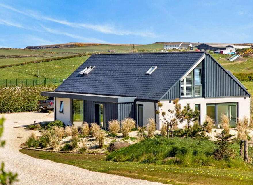 Ballylinny House, 5 Causeway Road, Bushmills, BT57 8SU