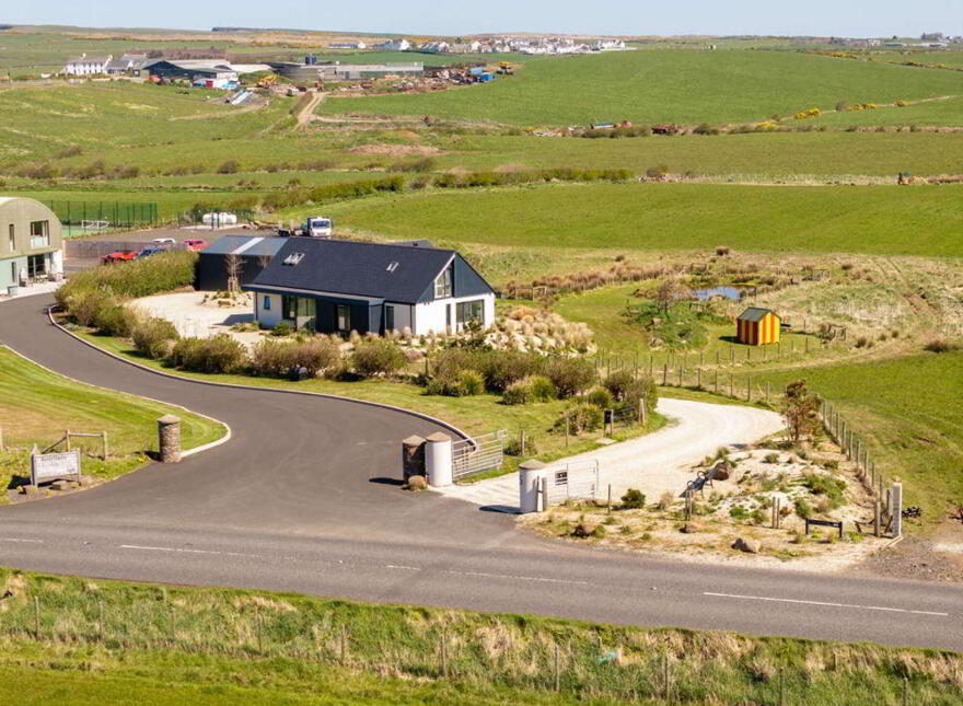Ballylinny House, 5 Causeway Road, Bushmills, BT57 8SU