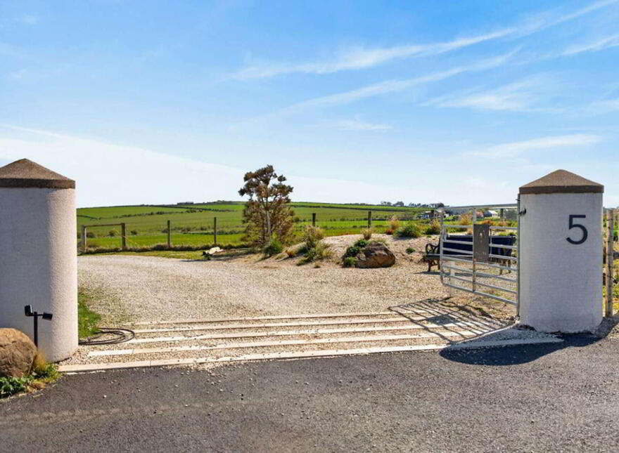 Ballylinny House, 5 Causeway Road, Bushmills, BT57 8SU