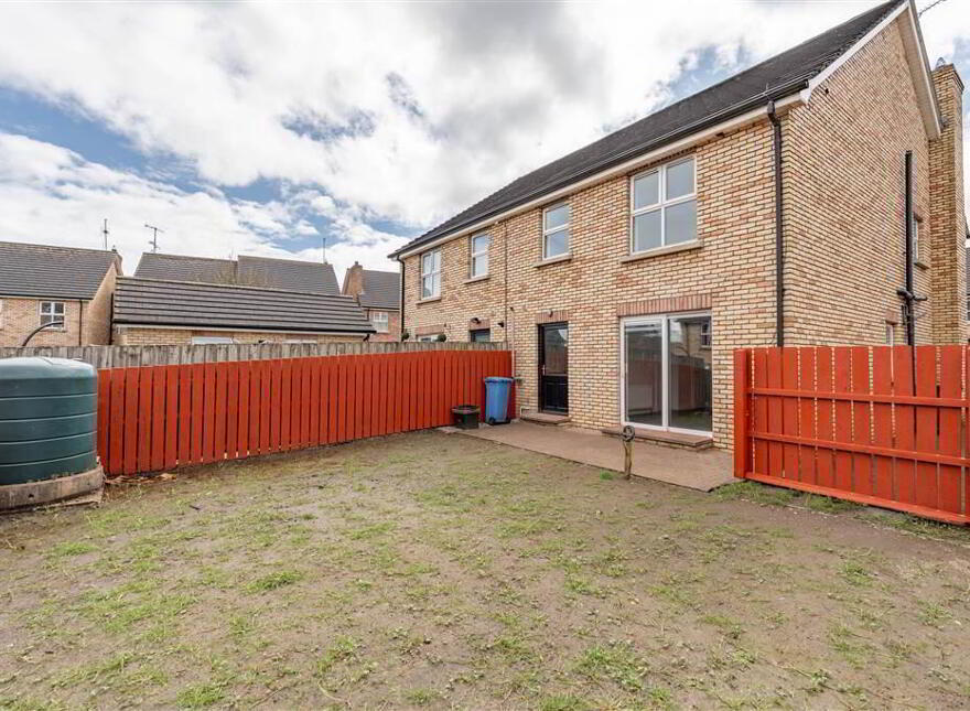41 Rossdale, Ballymena, BT42 2SA
