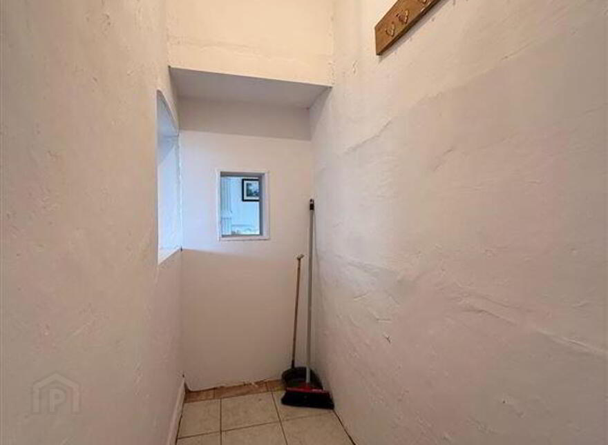 Cross Residence, Creggan, Ballaghaderreen, F45N793