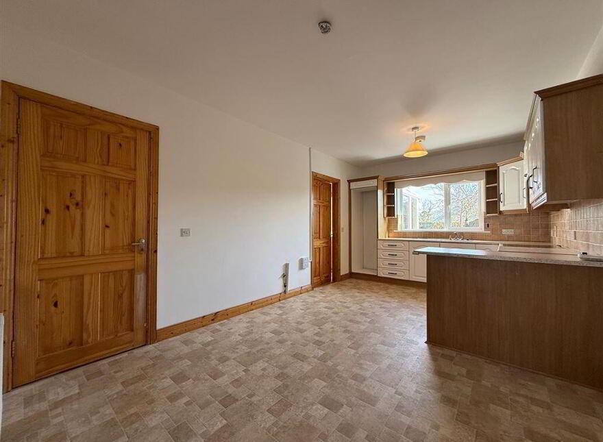 27 Priory Park, Ballaghaderreen, F45KW56